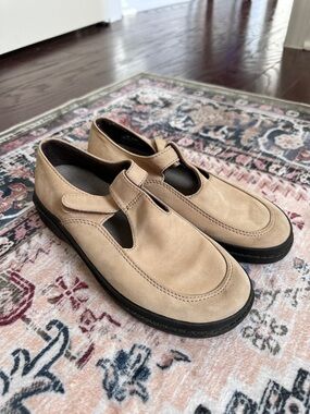 Easy Spirit Tan Women’s Mary Jane Loafers